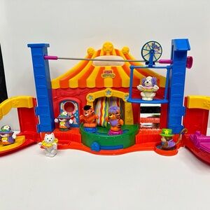Little People Circus Playset + 7 People
